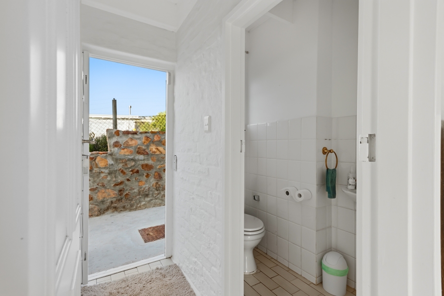 7 Bedroom Property for Sale in Mountainside Western Cape